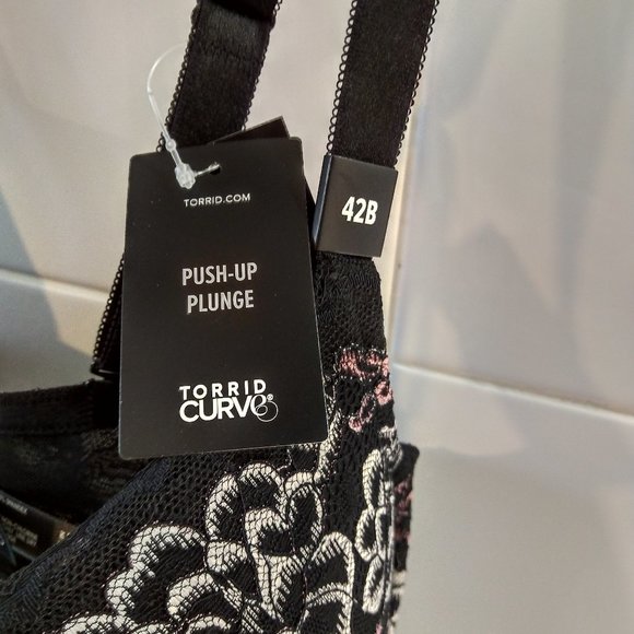 TORRID 42B XO PUSH-UP PLUNGE BRA - Picture 3 of 8